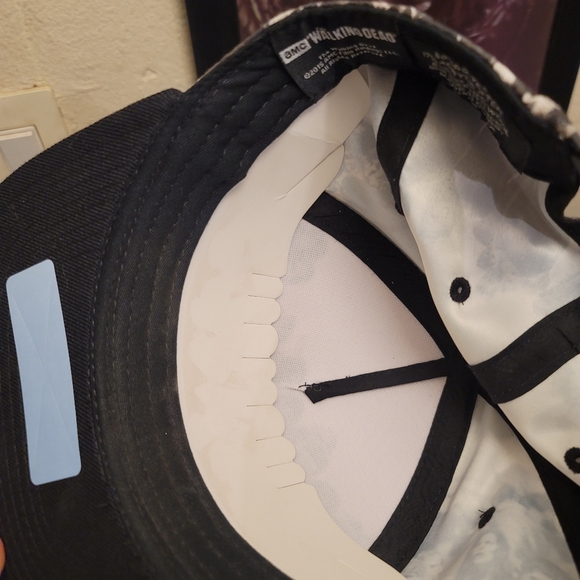 AMC The Walking Dead Zombies Snap Back Hat NWOT - Picture 4 of 4